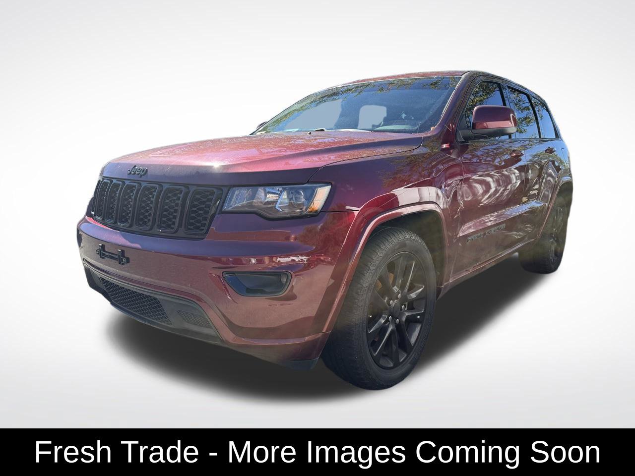 Used 2017 Jeep Grand Cherokee Altitude AWD/4WD image 1