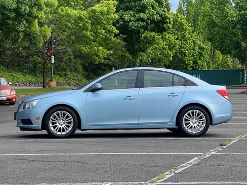 Used 2011 Chevrolet Cruze Eco FWD image 2