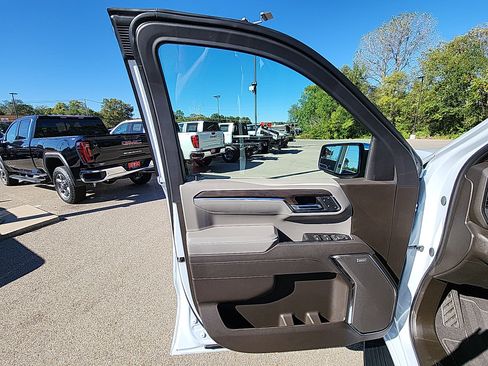 New 2026 GMC Sierra 1500 SLT w/ SLT Convenience Package image 14