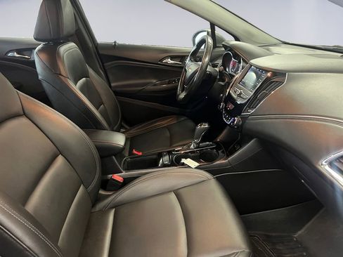 Used 2019 Chevrolet Cruze Premier image 17