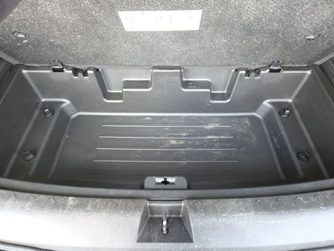 Used 2023 Chevrolet Traverse LT image 50