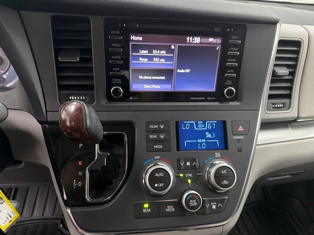 Used 2019 Toyota Sienna LE FWD image 17