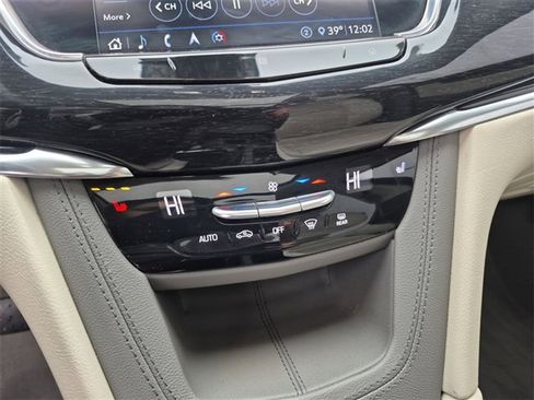 Used 2020 Cadillac XT6 Premium Luxury image 34