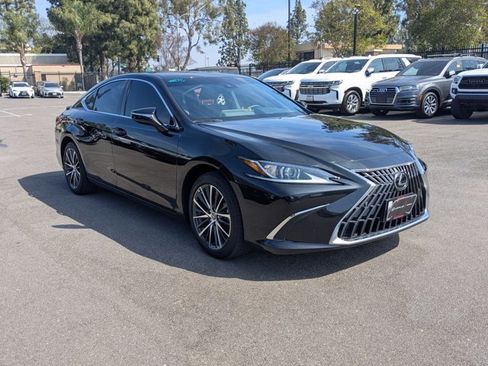 Used 2025 Lexus ES 300h w/ Premium Package image 3