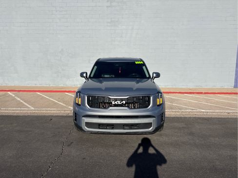 Used 2024 Kia Telluride LX FWD image 1