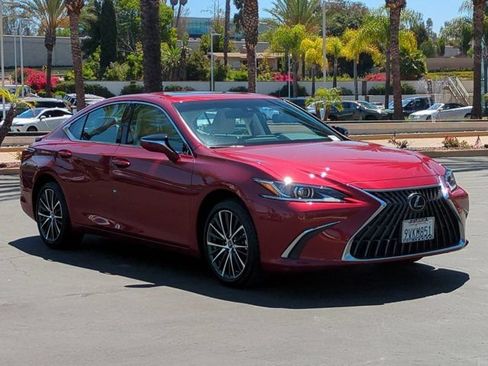 Used 2025 Lexus ES 300h w/ Premium Package FWD image 3