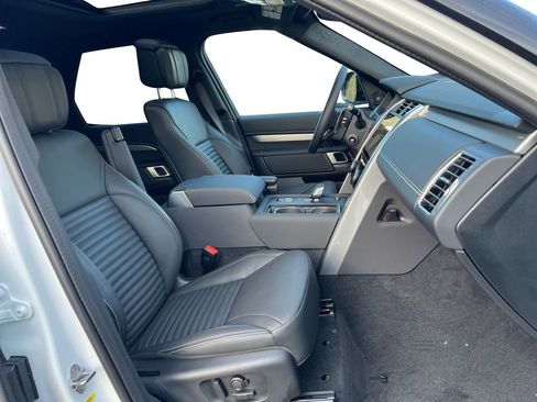 New 2025 Land Rover Discovery Dynamic SE image 30