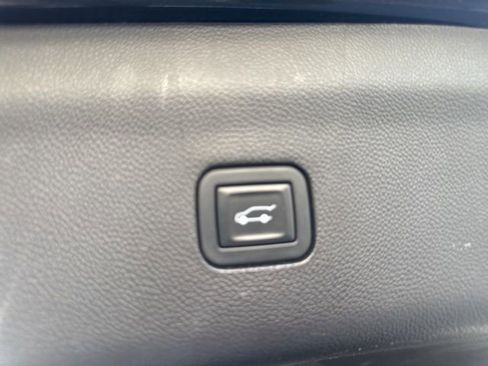 Used 2020 Buick Enclave Essence w/ Sound and Sites Package image 17