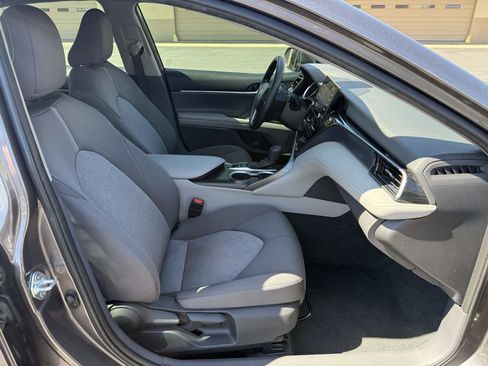 Used 2022 Toyota Camry LE FWD image 18