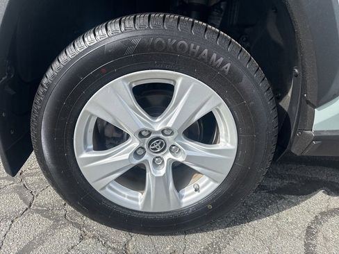 Used 2019 Toyota RAV4 XLE w/ Convenience Package AWD/4WD image 12