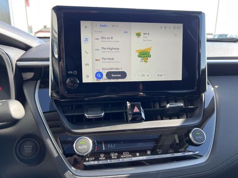 Used 2025 Toyota Corolla Cross XLE w/ Convenience Package image 15