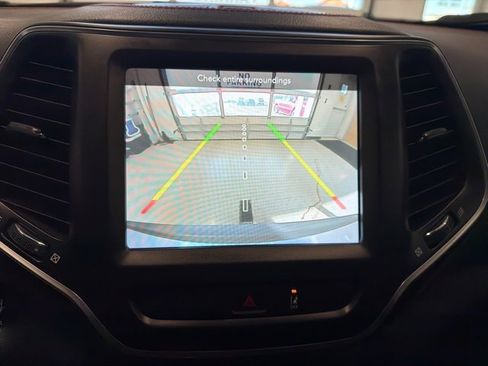 Used 2022 Jeep Cherokee Trailhawk w/ Comfort/Convenience Group image 2