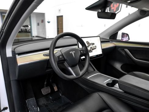 Used 2023 Tesla Model Y Long Range AWD/4WD image 3