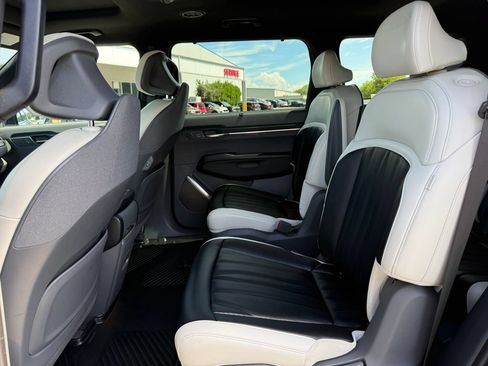 Certified 2024 Kia EV9 GT-Line AWD/4WD image 16