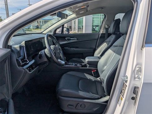 Used 2024 Kia Sportage EX image 5