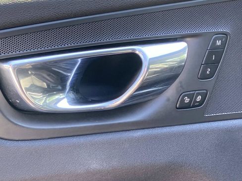 Used 2019 Volvo XC60 T6 Momentum w/ Premium Package AWD/4WD image 17