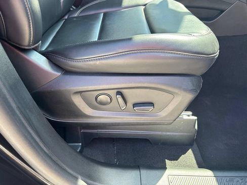 Used 2024 Ford Explorer XLT w/ Equipment Group 202A AWD/4WD image 58