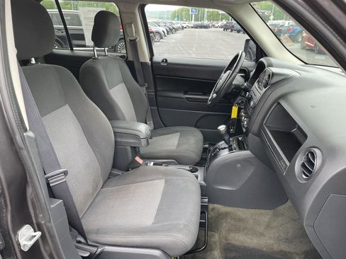 Used 2017 Jeep Patriot Latitude AWD/4WD image 22