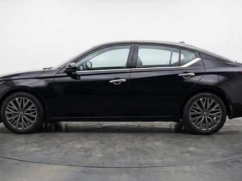 Used 2025 Nissan Altima 2.5 SV FWD image 5