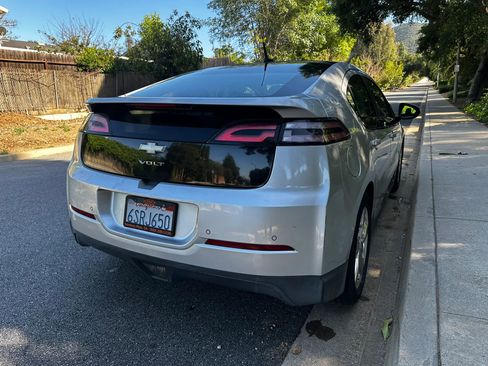 Used 2012 Chevrolet Volt Premium w/ Premium Trim Package image 6