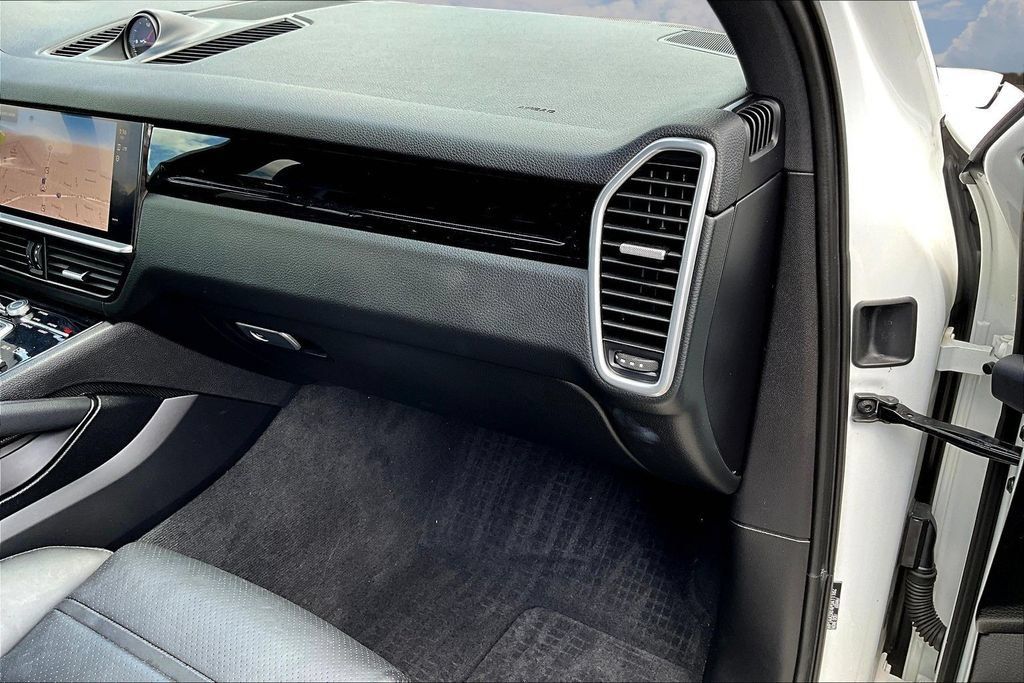 Used 2023 Porsche Cayenne AWD/4WD image 24