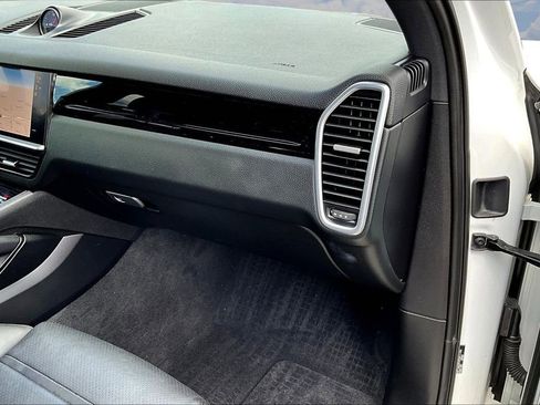 Used 2023 Porsche Cayenne AWD/4WD image 24