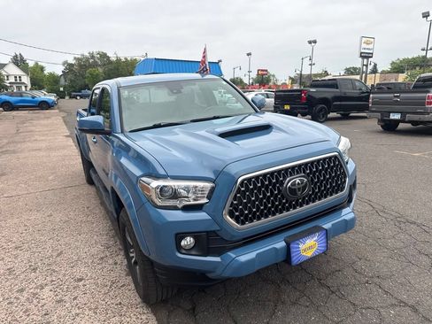 Used 2019 Toyota Tacoma TRD Sport w/ TRD Premium Sport Package AWD/4WD image 4