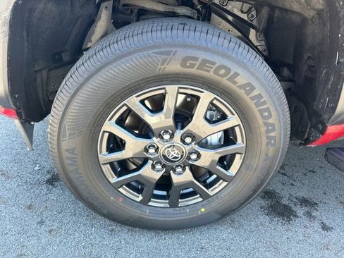 Used 2025 Toyota 4Runner SR5 AWD/4WD image 13