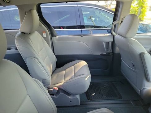 Used 2017 Toyota Sienna XLE w/ XLE Navigation Package AWD/4WD image 3