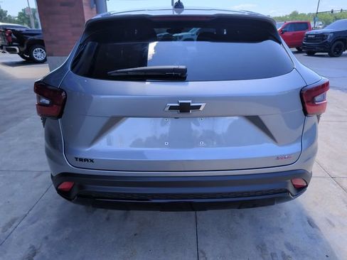 Used 2024 Chevrolet Trax RS FWD image 7
