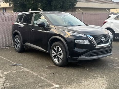 Used 2023 Nissan Rogue SV image 2