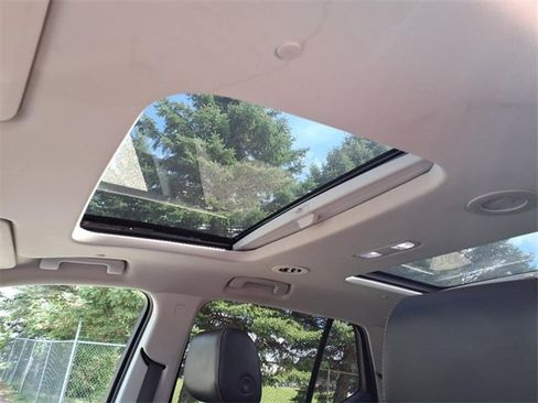 Used 2019 Chevrolet Traverse Premier image 14