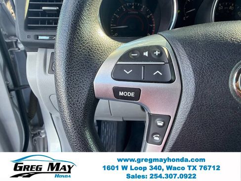 Used 2012 Toyota Highlander FWD w/ Tech Pkg image 17