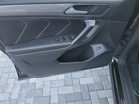 Used 2022 Volkswagen Tiguan SE image 23