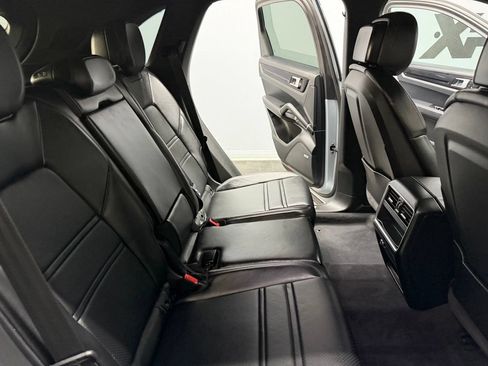Used 2020 Porsche Cayenne AWD/4WD image 44