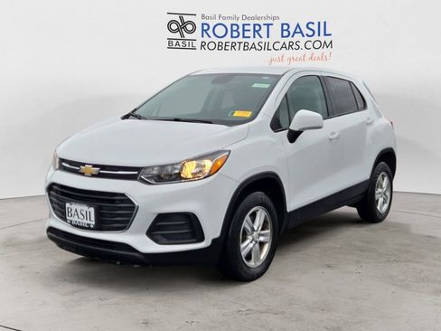 Used 2022 Chevrolet Trax LS w/ Tint and Cruise Package image 1