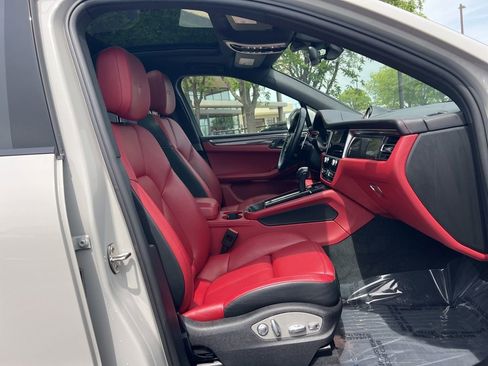 Used 2024 Porsche Macan GTS AWD/4WD image 28