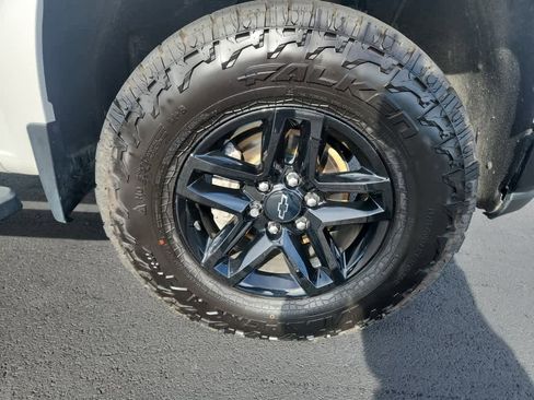 Used 2021 Chevrolet Silverado 1500 LT Trail Boss w/ Bed Protection Package image 9