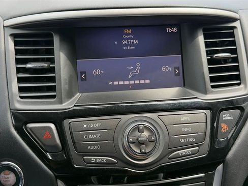 Used 2017 Nissan Pathfinder SV FWD image 13