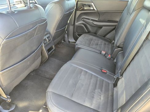 Used 2024 Mitsubishi Outlander SE image 29