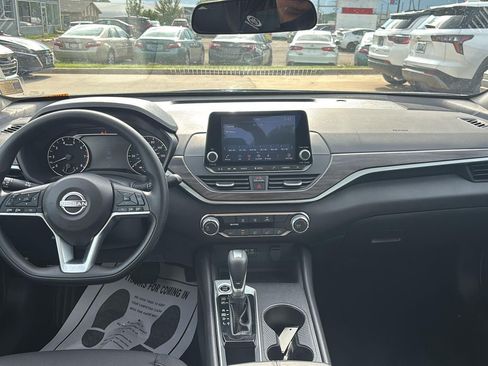 Used 2025 Nissan Altima 2.5 SV FWD image 7