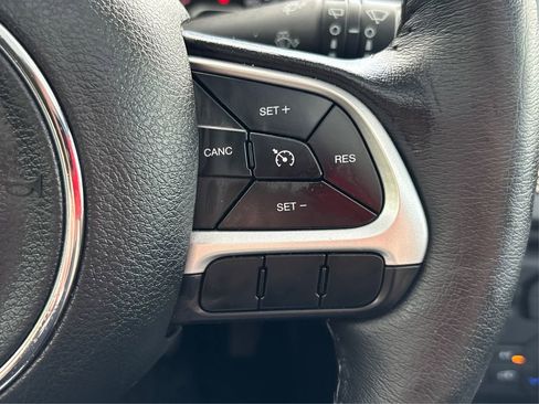 Used 2023 Jeep Renegade Latitude w/ Sun/Sound Group AWD/4WD image 29