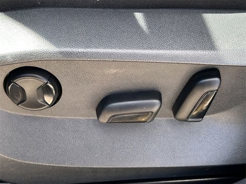 Used 2022 Volkswagen Taos SEL image 21