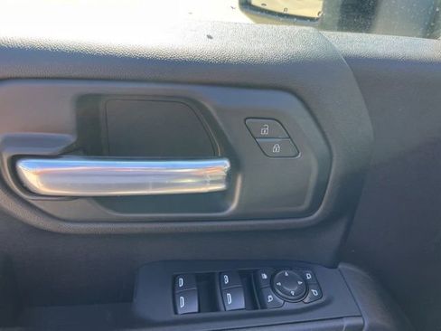Used 2026 Chevrolet Silverado 2500 Custom w/ Custom Value Package image 17