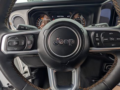 Used 2024 Jeep Wrangler Unlimited Sahara AWD/4WD image 20