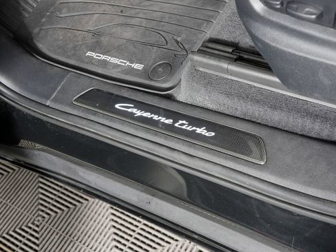 Certified 2024 Porsche Cayenne Turbo AWD/4WD image 23