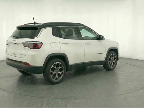 Used 2025 Jeep Compass Limited image 7