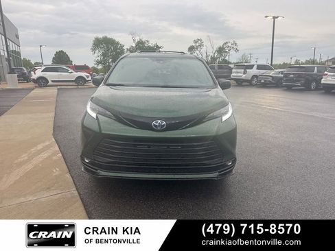 Used 2025 Toyota Sienna XLE Woodland Edition AWD/4WD image 5
