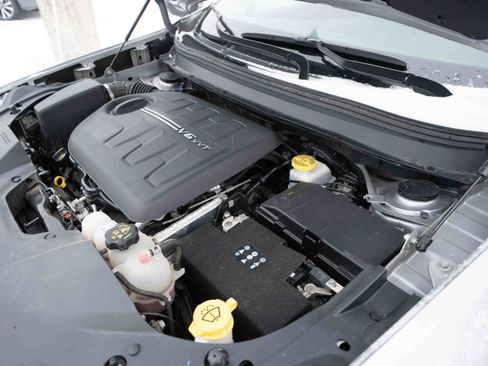 Used 2019 Jeep Cherokee Latitude Plus w/ Cold Weather Group image 33