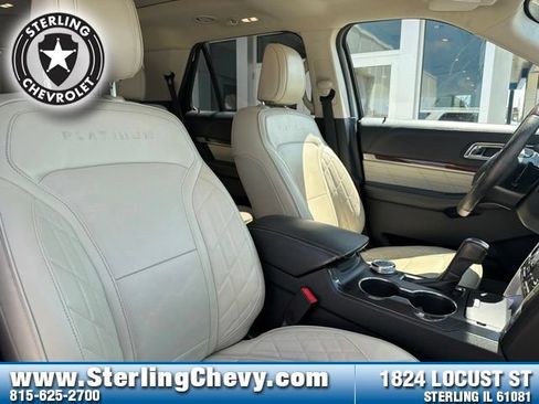 Used 2018 Ford Explorer Platinum AWD/4WD image 12